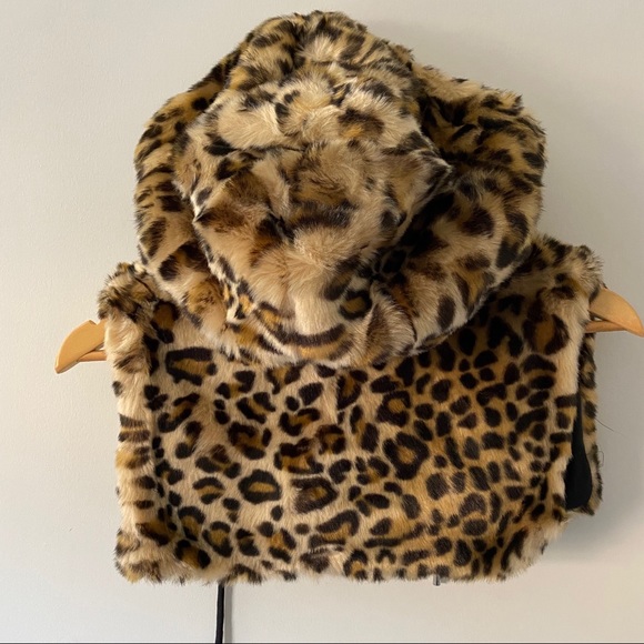 {1 left } Leopard Print Faux Fur Hoodie Attachment - Picture 4 of 6